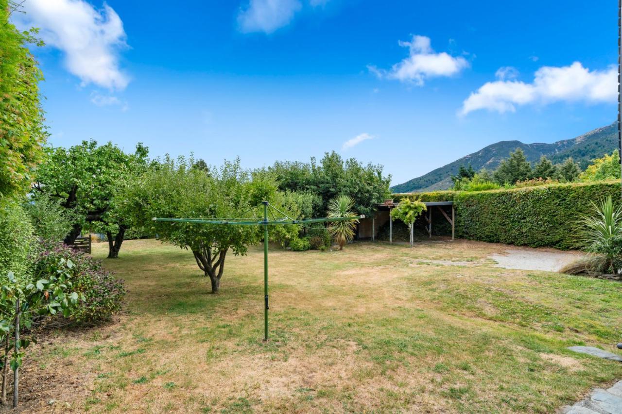 Views On Parry - Lake Hawea Holiday Home Exterior photo
