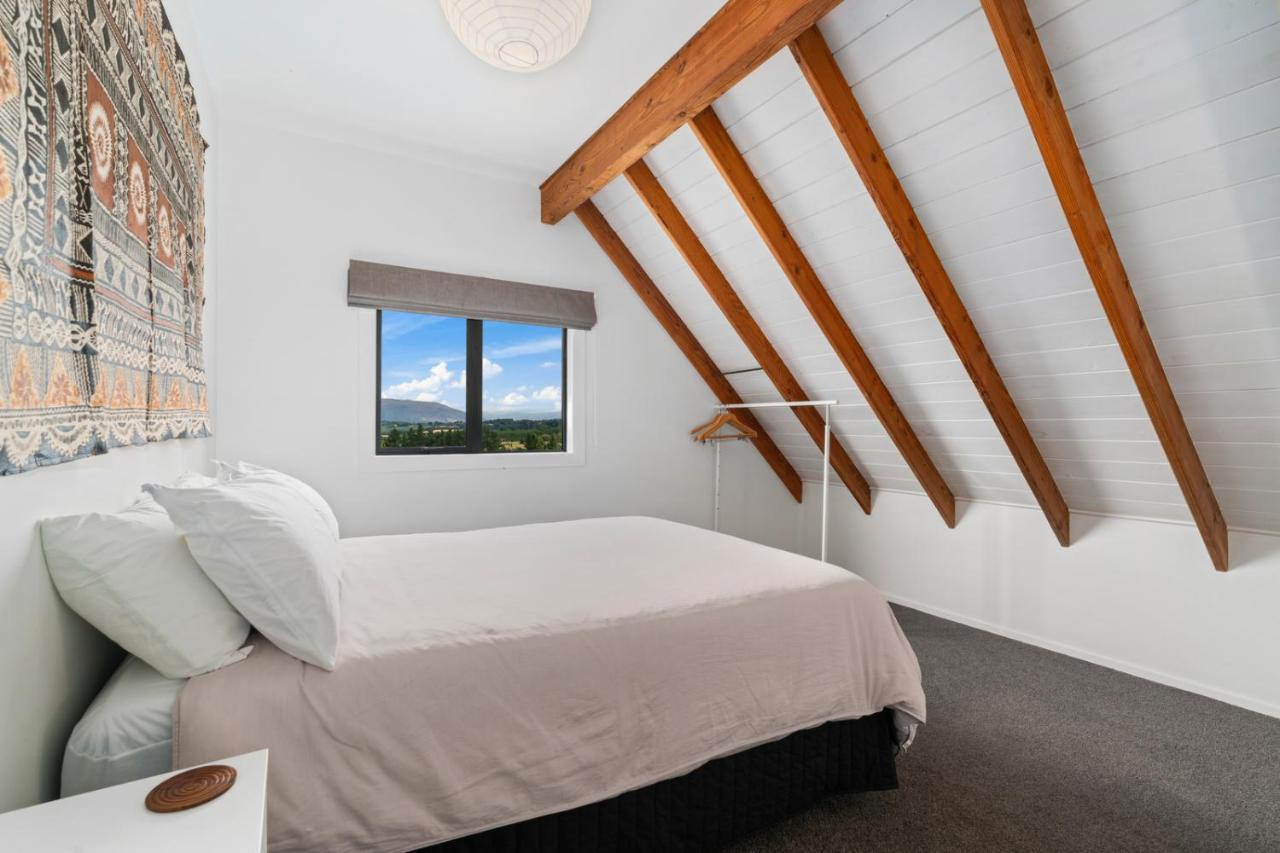 Views On Parry - Lake Hawea Holiday Home Exterior photo