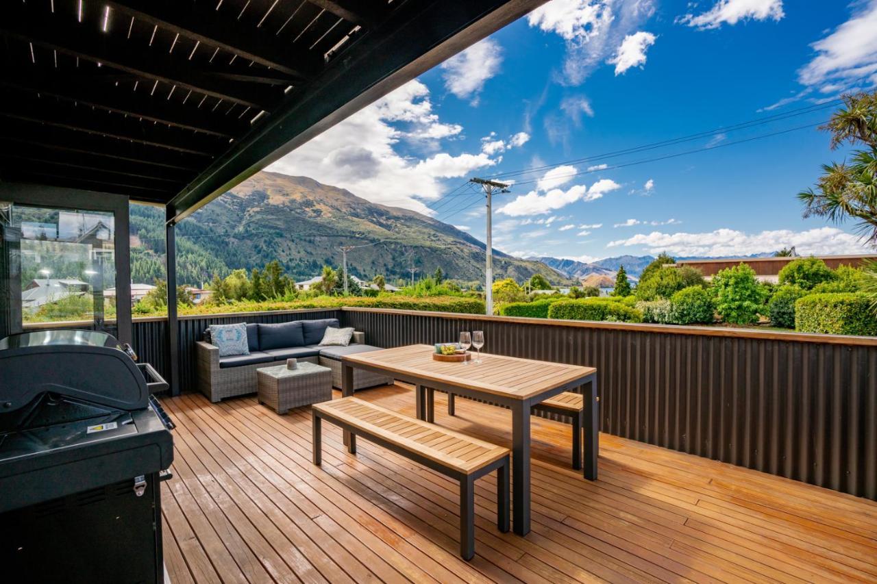 Views On Parry - Lake Hawea Holiday Home Exterior photo